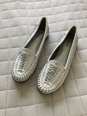 Basic Editions Women’s White Woven Leather Slip-On Loafers - Size 7.5